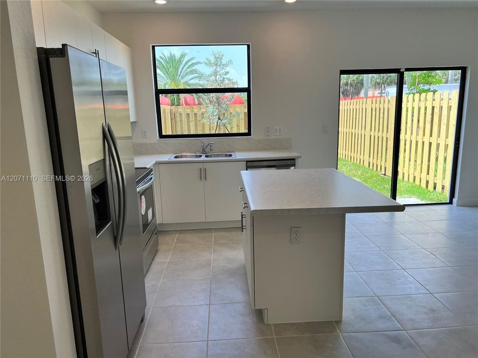 For Sale: $330,000 (3 beds, 3 baths, 1328 Square Feet)