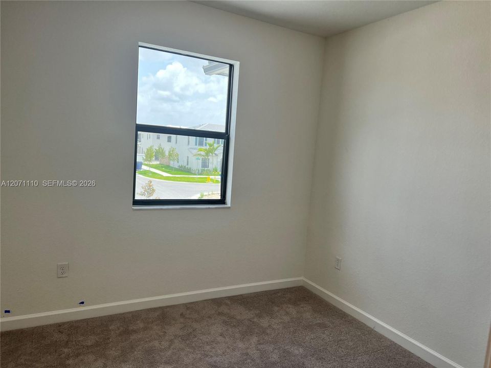 For Sale: $330,000 (3 beds, 3 baths, 1328 Square Feet)