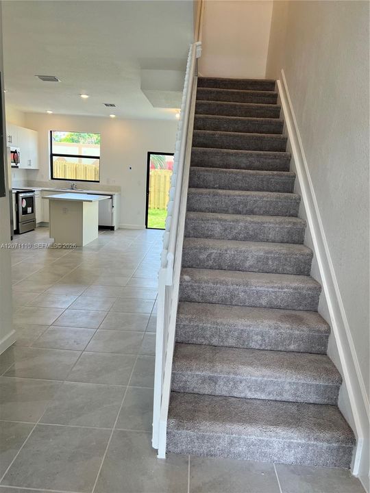 For Sale: $330,000 (3 beds, 3 baths, 1328 Square Feet)