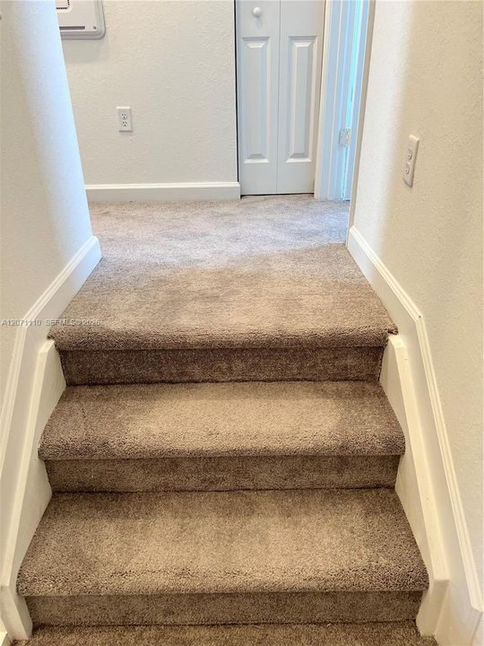 For Sale: $330,000 (3 beds, 3 baths, 1328 Square Feet)