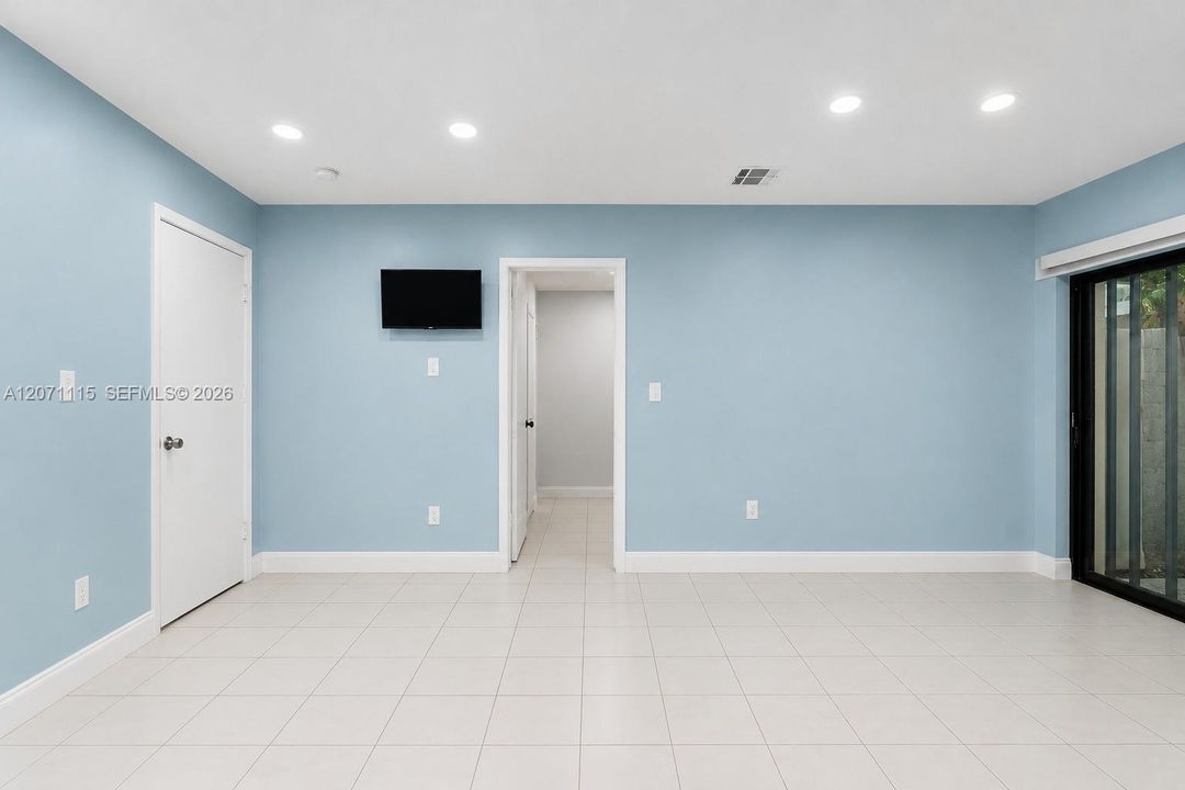 For Rent: $3,300 (3 beds, 2 baths, 1290 Square Feet)