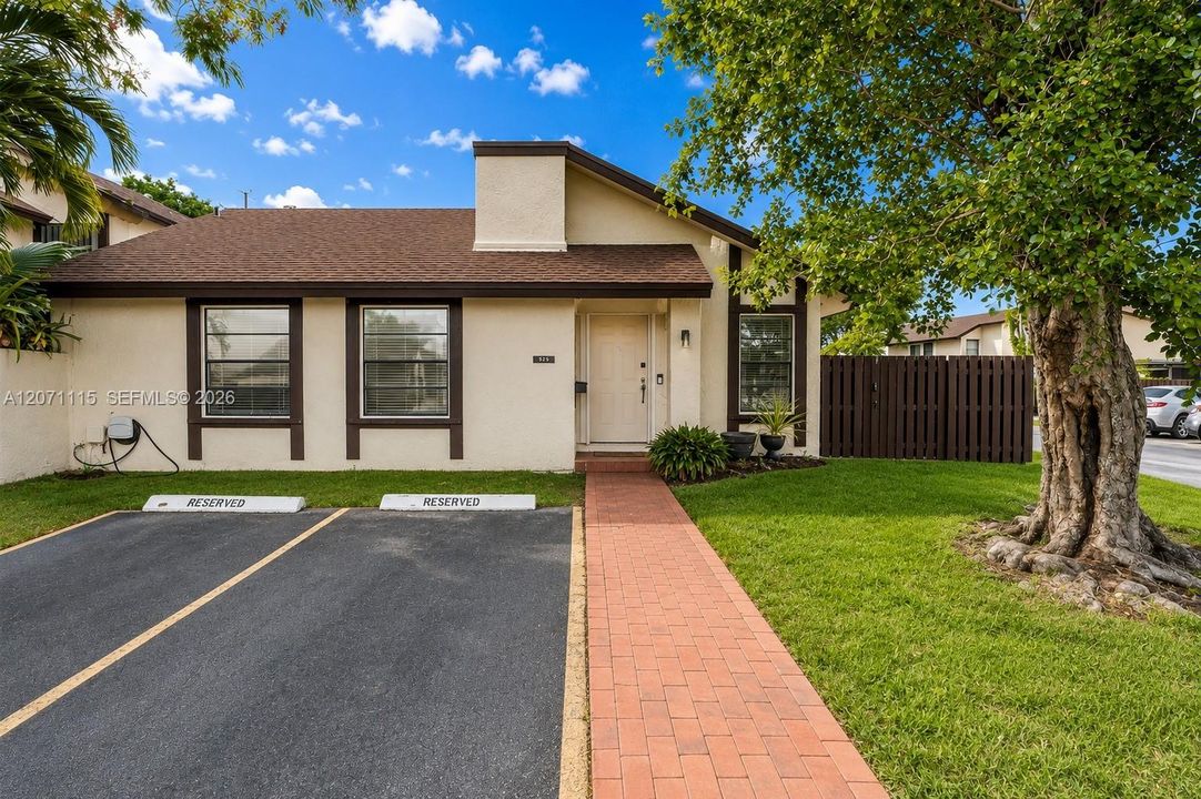 For Rent: $3,300 (3 beds, 2 baths, 1290 Square Feet)