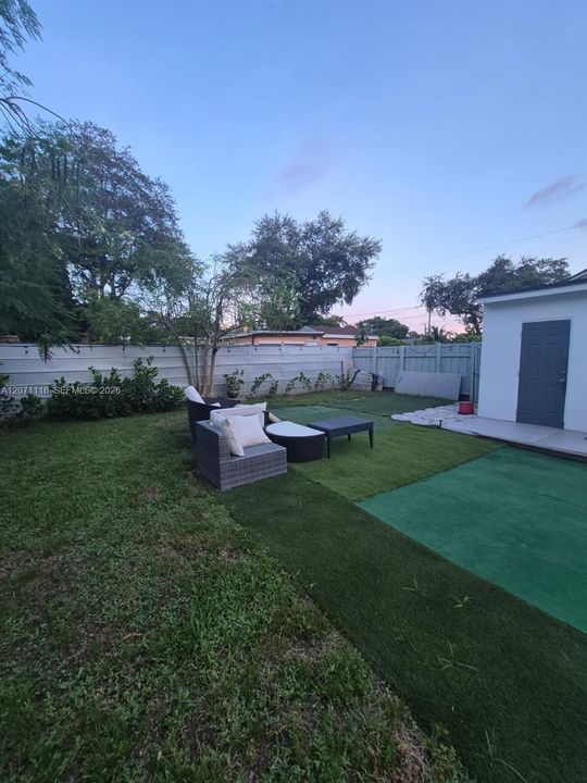 For Sale: $550,000 (3 beds, 2 baths, 1063 Square Feet)
