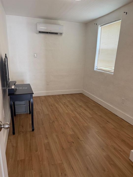 For Rent: $1,800 (2 beds, 1 baths, 850 Square Feet)