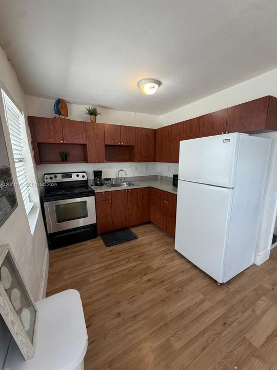 For Rent: $1,800 (2 beds, 1 baths, 850 Square Feet)