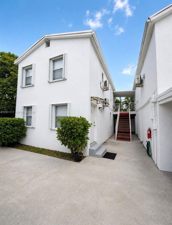 For Rent: $1,800 (2 beds, 1 baths, 850 Square Feet)