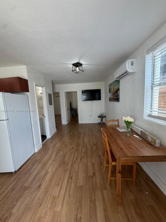 For Rent: $1,800 (2 beds, 1 baths, 850 Square Feet)