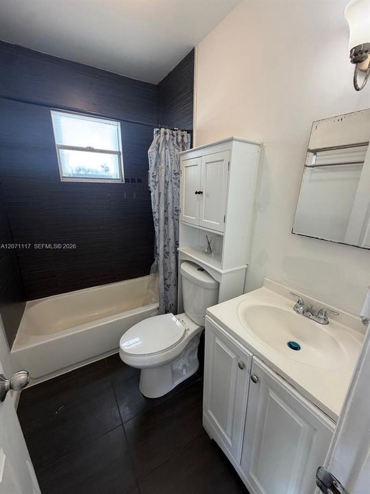 For Rent: $1,800 (2 beds, 1 baths, 850 Square Feet)