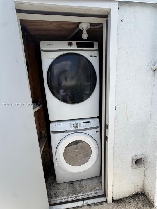 For Rent: $1,800 (2 beds, 1 baths, 850 Square Feet)