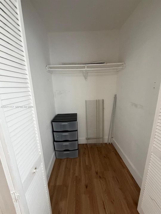 For Rent: $1,800 (2 beds, 1 baths, 850 Square Feet)