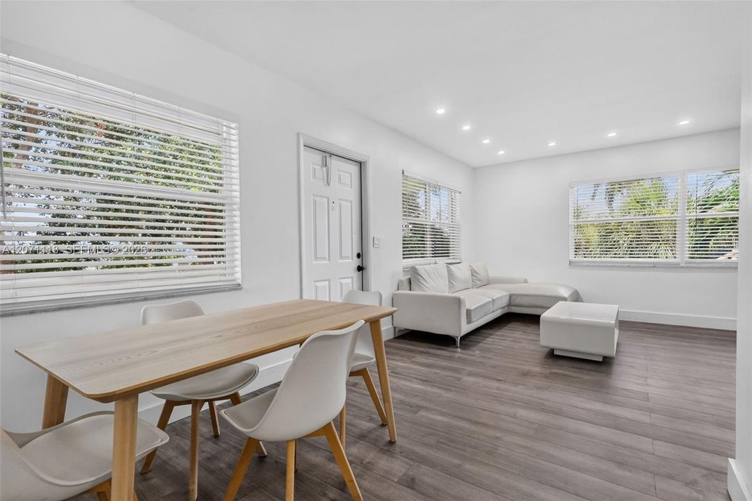 For Rent: $3,000 (2 beds, 2 baths, 1007 Square Feet)