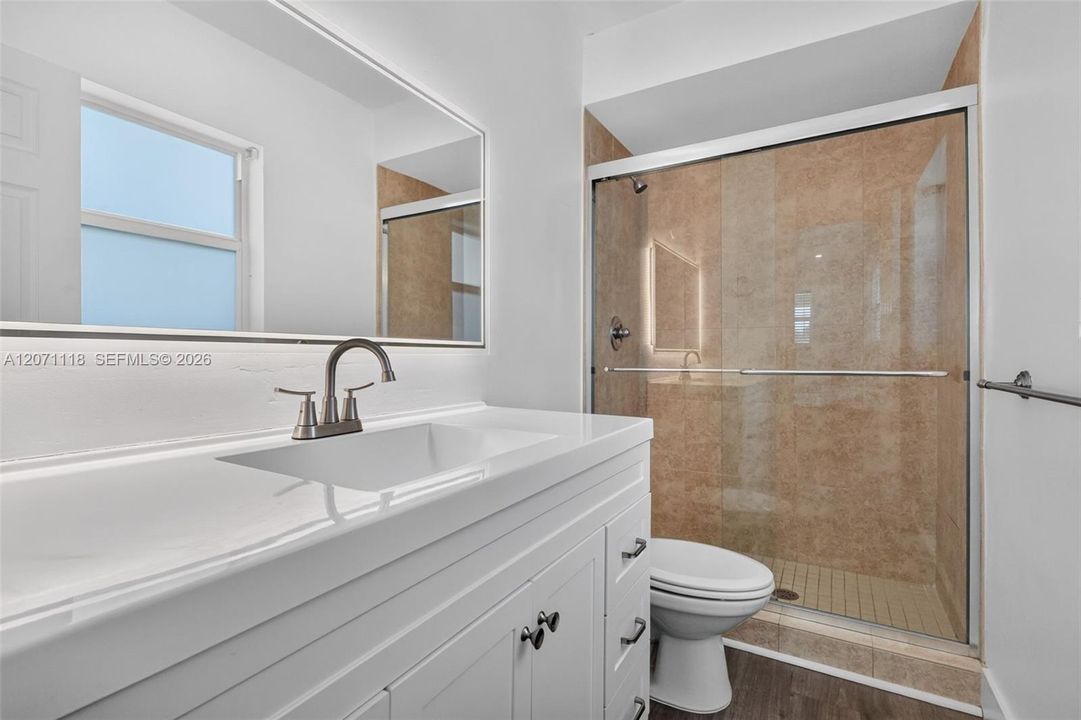 For Rent: $3,000 (2 beds, 2 baths, 1007 Square Feet)