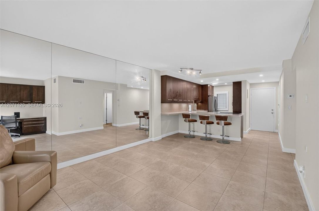 En Venta: $199,000 (2 camas, 2 baños, 1000 Pies cuadrados)