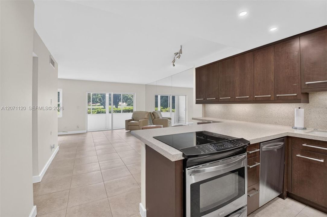 En Venta: $199,000 (2 camas, 2 baños, 1000 Pies cuadrados)