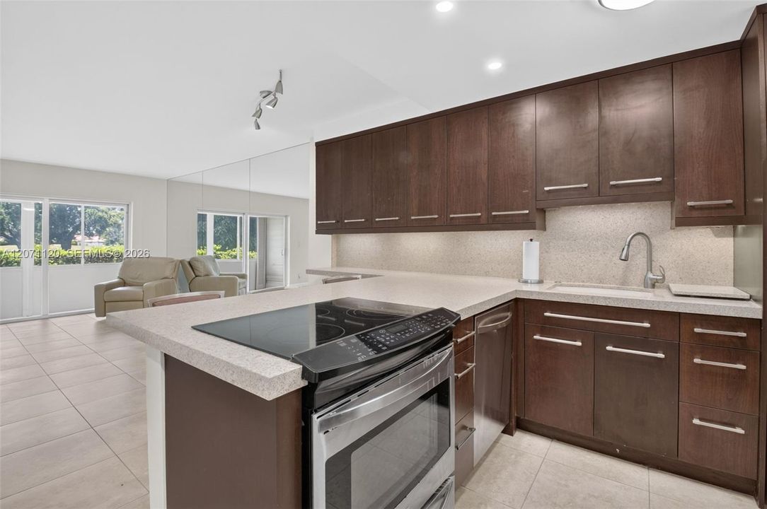 En Venta: $199,000 (2 camas, 2 baños, 1000 Pies cuadrados)