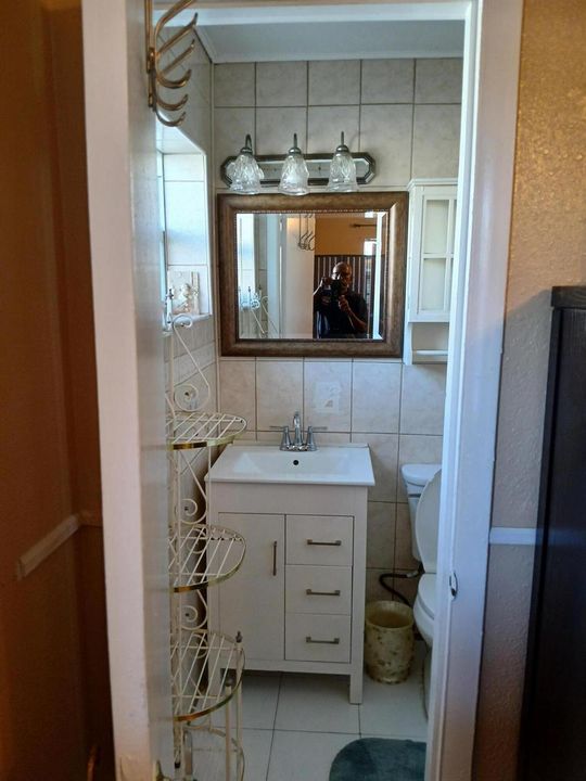 Bathroom 7530 Shalimar
