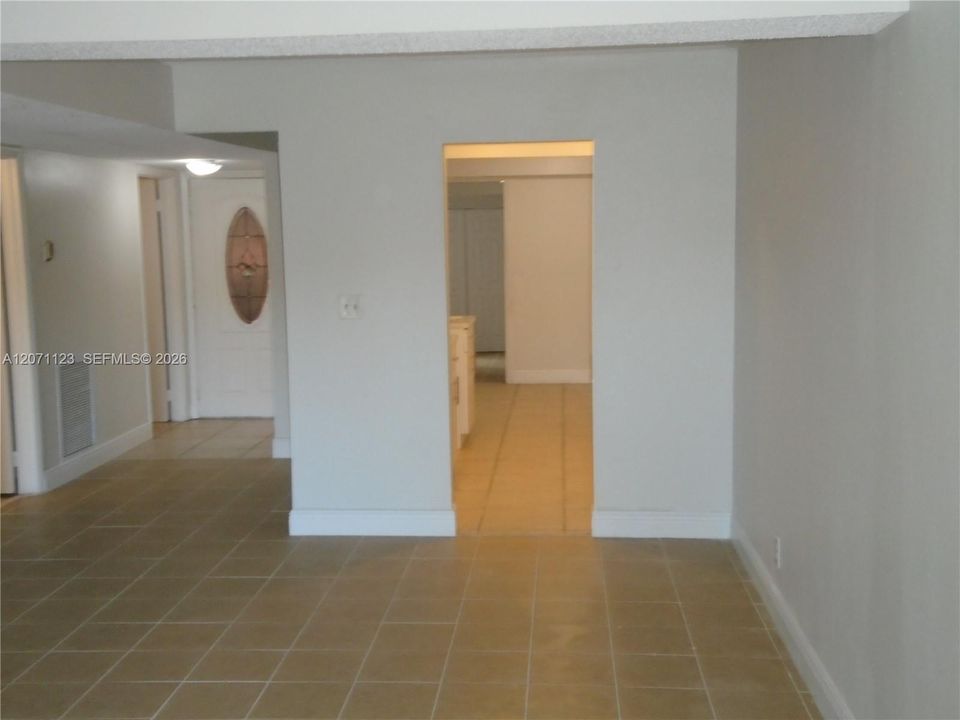 В аренду: $2,250 (4 спален, 2 ванн, 2000 Квадратных фут)