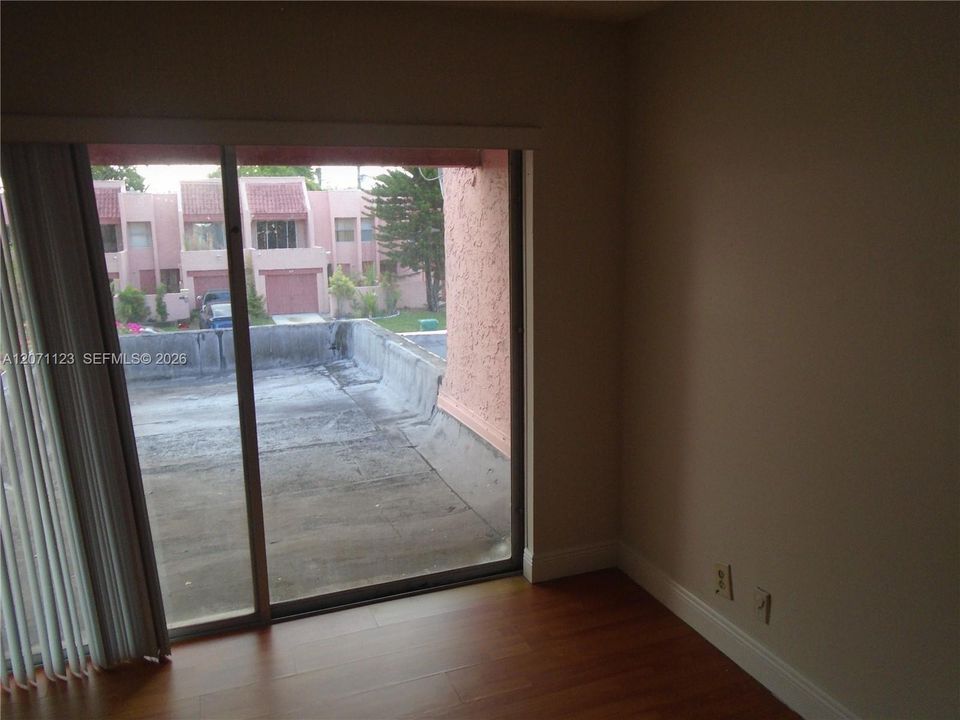 В аренду: $2,250 (4 спален, 2 ванн, 2000 Квадратных фут)