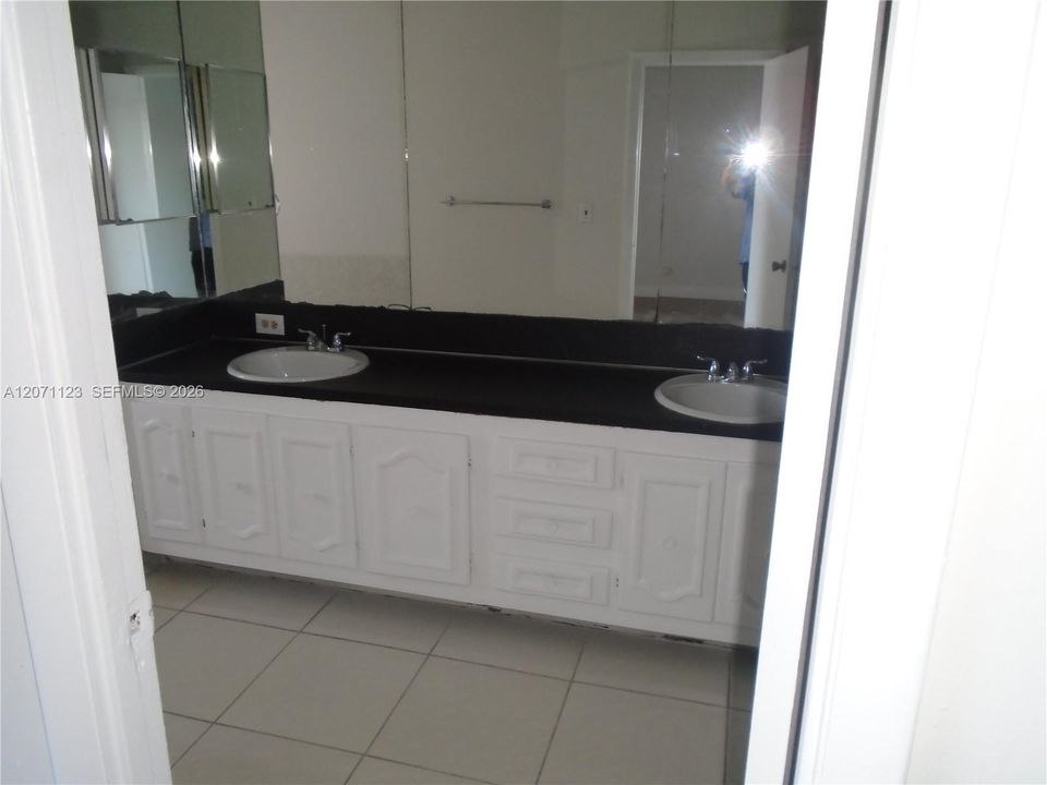 В аренду: $2,250 (4 спален, 2 ванн, 2000 Квадратных фут)