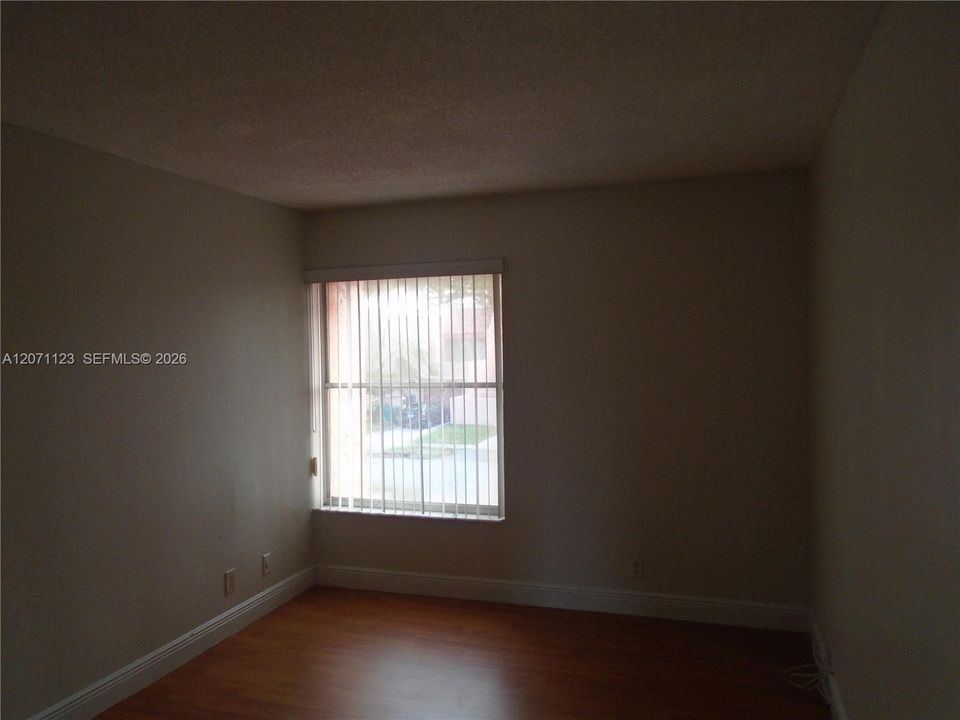 В аренду: $2,250 (4 спален, 2 ванн, 2000 Квадратных фут)