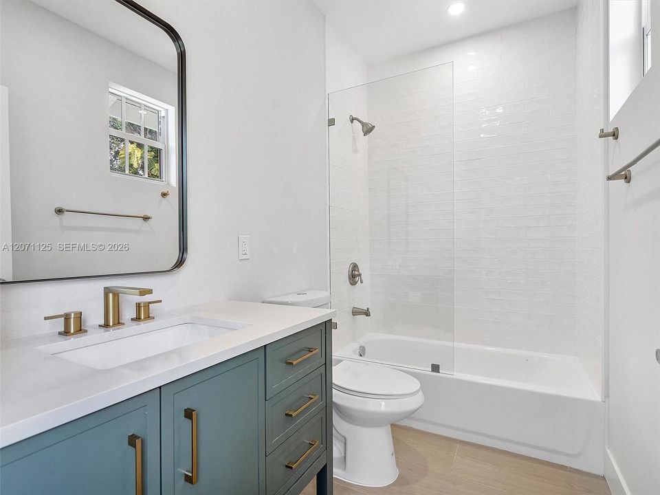 2nd Floor, Full Bath