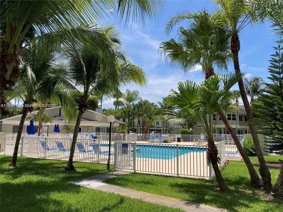 For Rent: $1,900 (1 beds, 1 baths, 750 Square Feet)