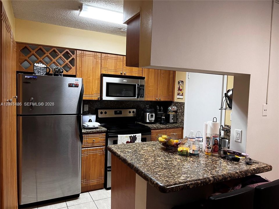 For Rent: $1,900 (1 beds, 1 baths, 750 Square Feet)
