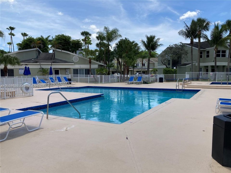 For Rent: $1,900 (1 beds, 1 baths, 750 Square Feet)