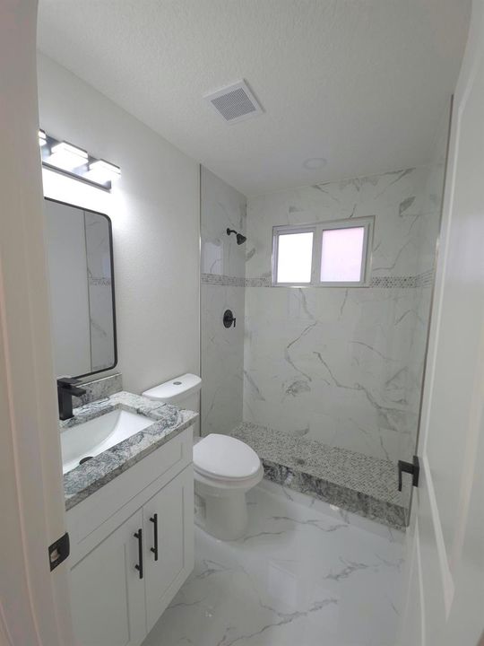 8001-hibiscus-road-10-bathroom