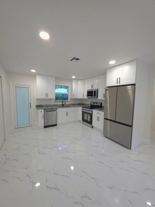 8001-hibiscus-road-04-kitchen-enhanced
