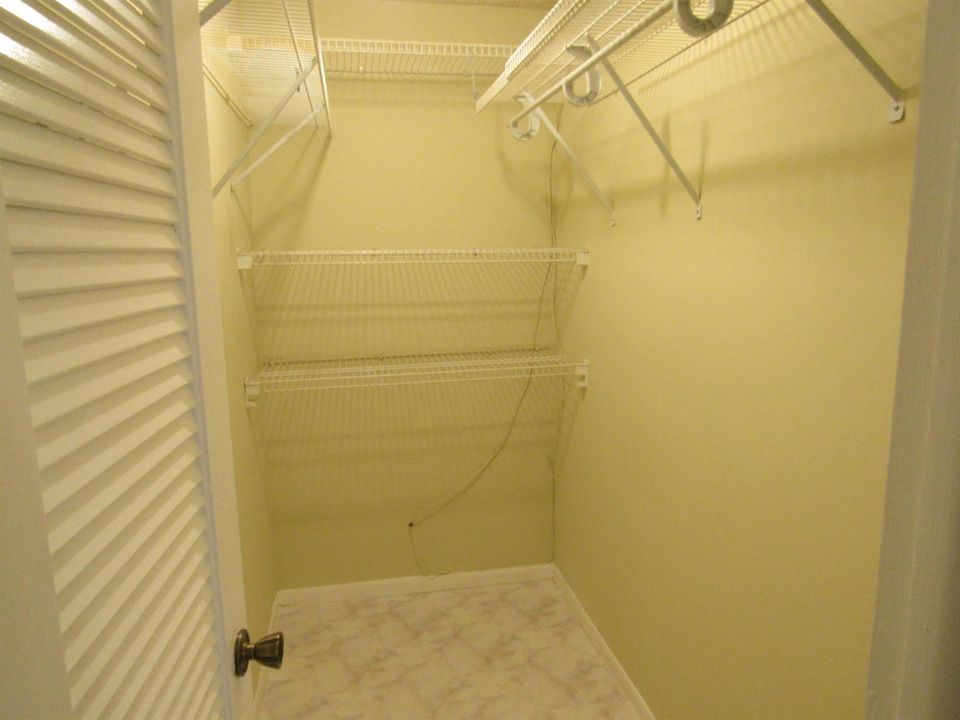 Walking Closet