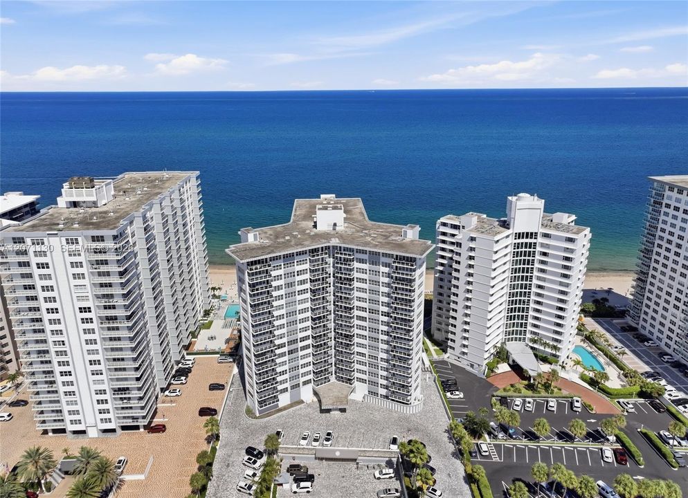 На продажу: $800,000 (2 спален, 2 ванн, 1130 Квадратных фут)