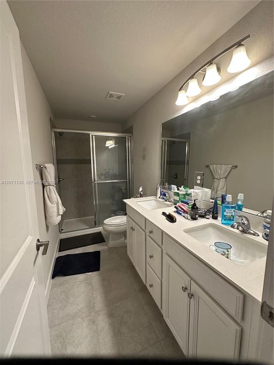 For Rent: $2,800 (4 beds, 2 baths, 1715 Square Feet)