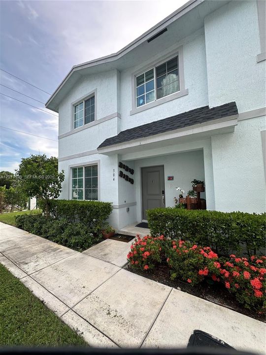 For Rent: $2,800 (4 beds, 2 baths, 1715 Square Feet)