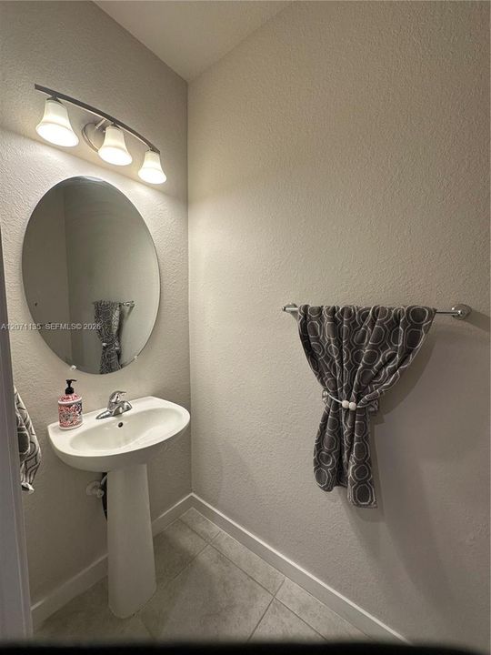 For Rent: $2,800 (4 beds, 2 baths, 1715 Square Feet)