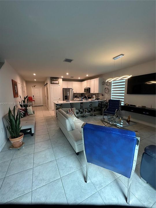 For Rent: $2,800 (4 beds, 2 baths, 1715 Square Feet)