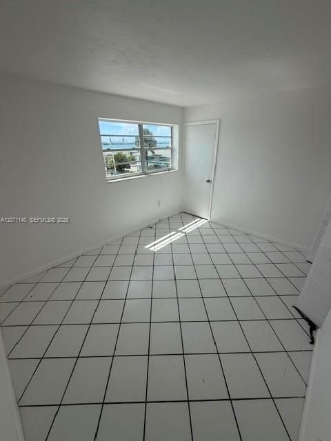 For Rent: $2,000 (2 beds, 2 baths, 900 Square Feet)