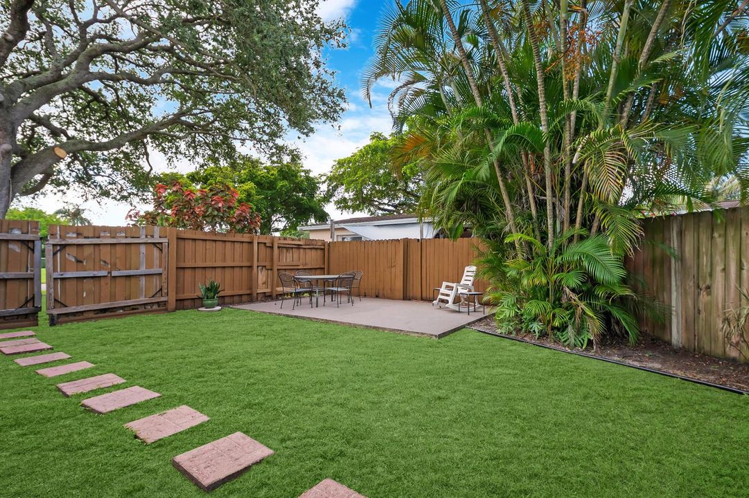 Side Yard Entertaining