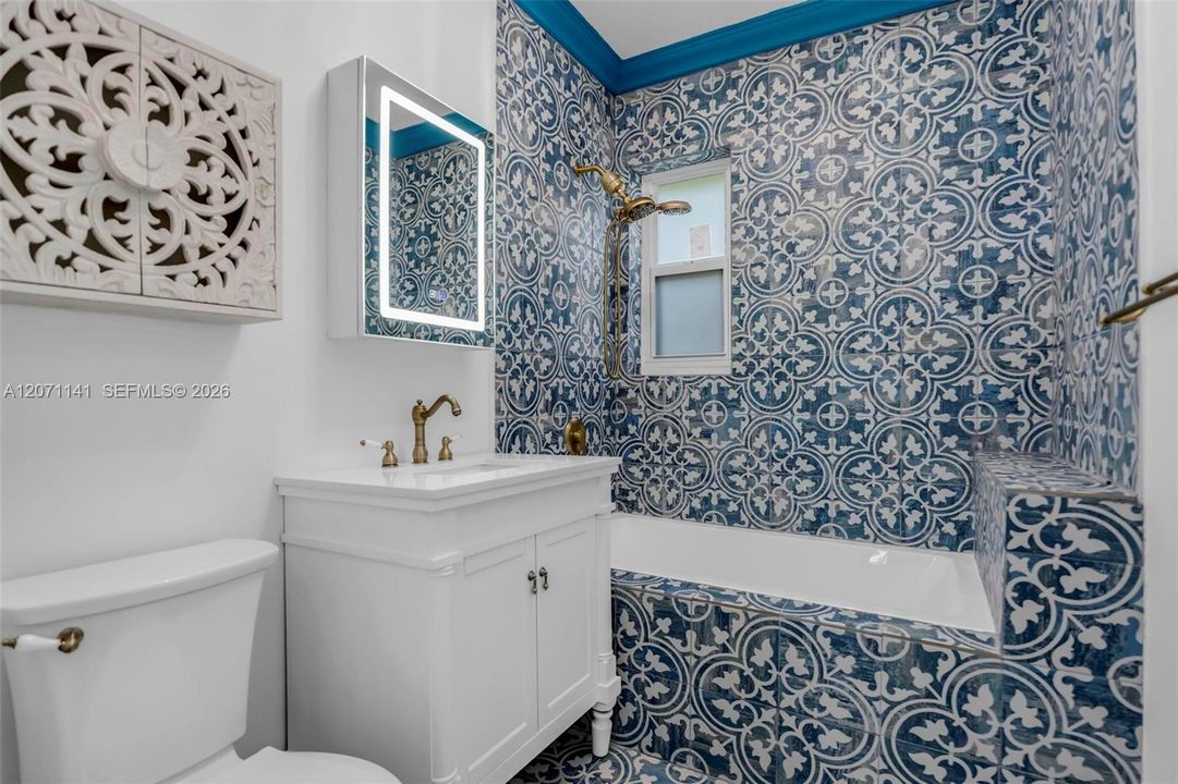 For Sale: $250,000 (1 beds, 1 baths, 655 Square Feet)