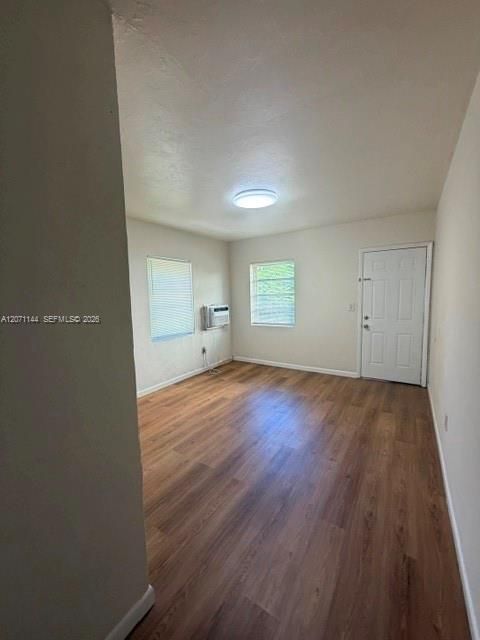 For Rent: $1,950 (2 beds, 1 baths, 705 Square Feet)