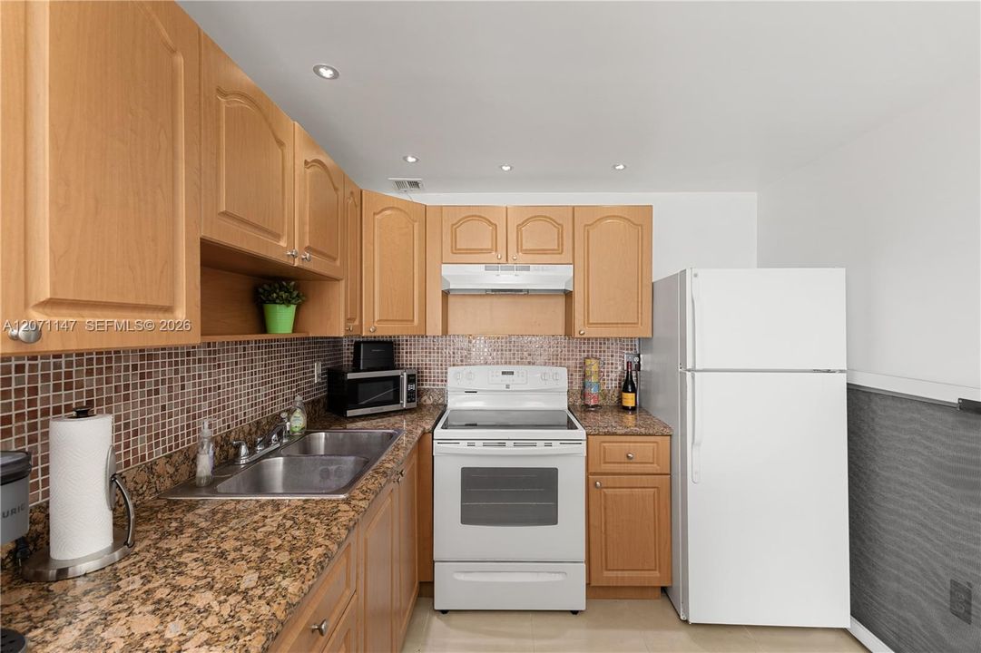 For Sale: $419,000 (0 beds, 1 baths, 538 Square Feet)