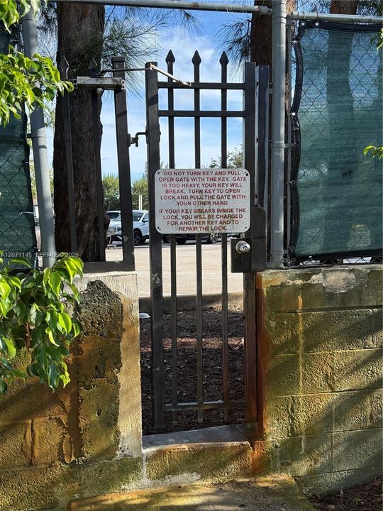 Access to the Publix Plaza