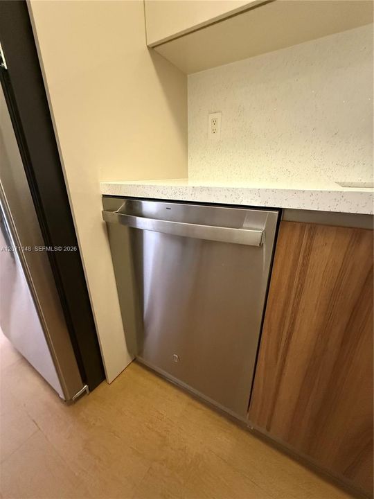 出租: $2,500 (2 贝兹, 2 浴室, 835 平方英尺)