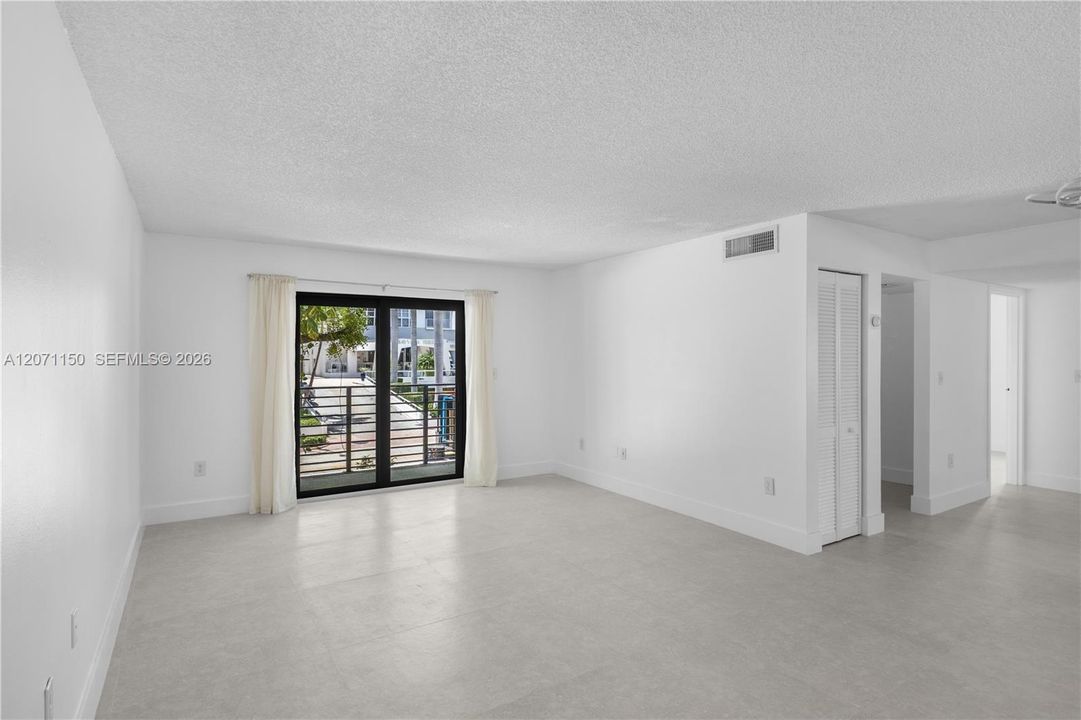 For Rent: $3,750 (2 beds, 2 baths, 940 Square Feet)