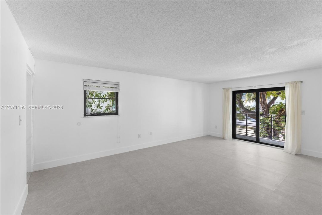 For Rent: $3,750 (2 beds, 2 baths, 940 Square Feet)