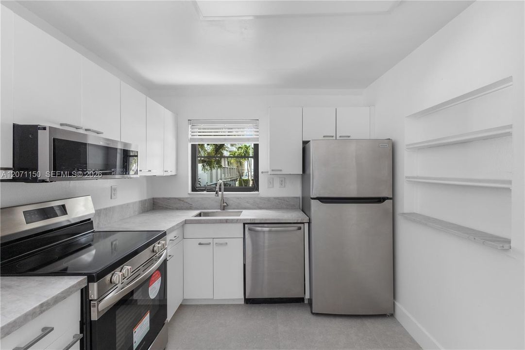 For Rent: $3,750 (2 beds, 2 baths, 940 Square Feet)