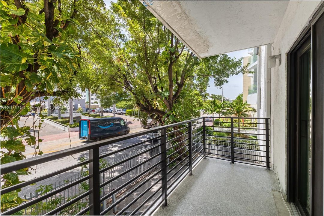 For Rent: $3,750 (2 beds, 2 baths, 940 Square Feet)
