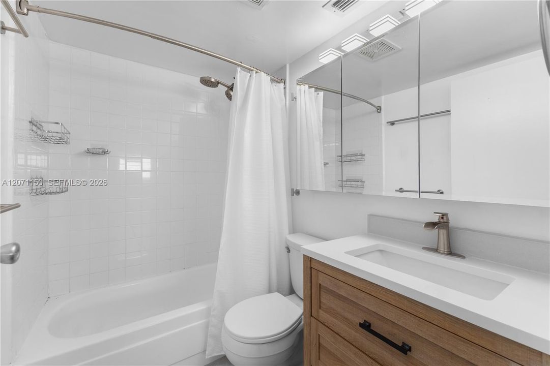 For Rent: $3,750 (2 beds, 2 baths, 940 Square Feet)