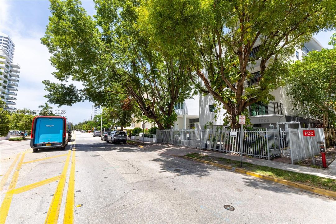 For Rent: $3,750 (2 beds, 2 baths, 940 Square Feet)