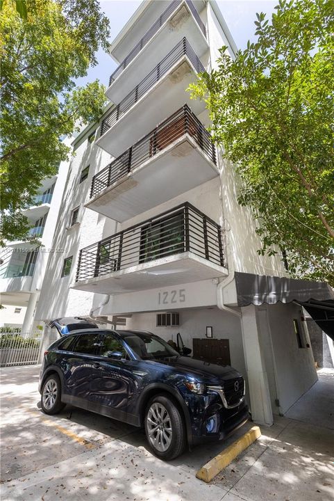 For Rent: $3,750 (2 beds, 2 baths, 940 Square Feet)